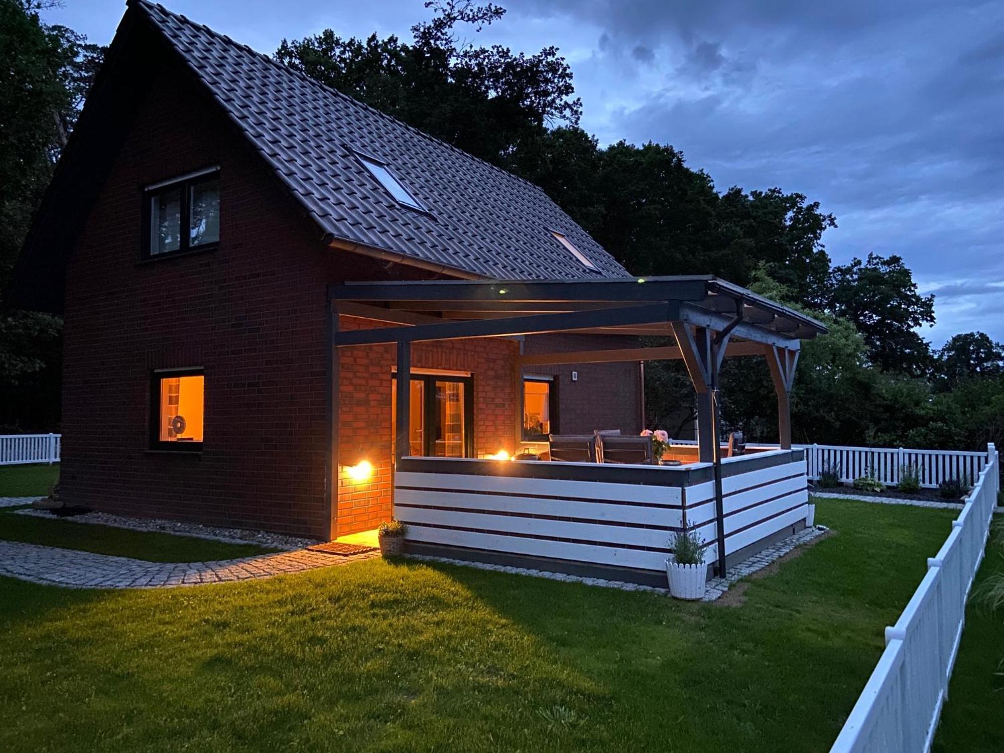 Unter Göhren Strandhaus Mathea - Ruhige Lage Direkt Am Fleesensee - Parkplatz, Kamin, Sauna - Familienfreundlich מראה חיצוני תמונה